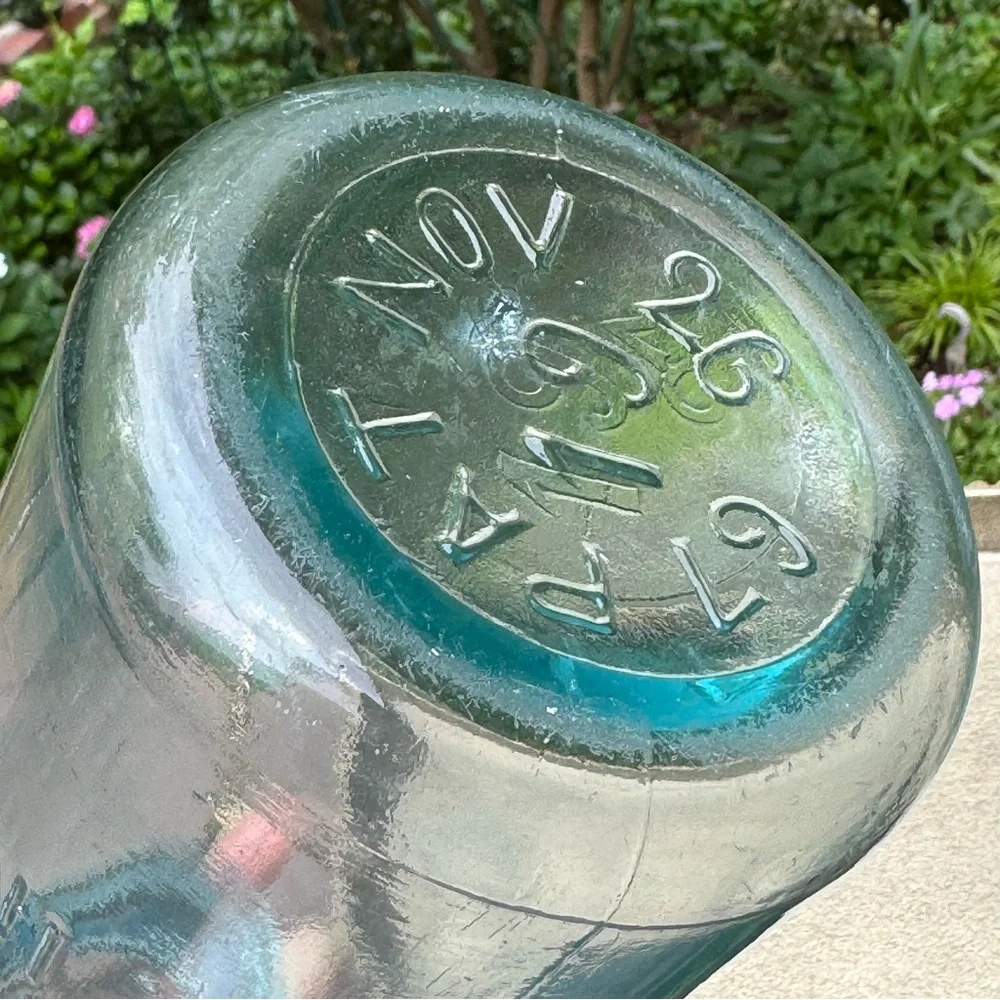 VTG 2/ Mason’s Cross Jar Light Aqua Blue Zinc Lid